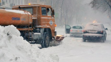 Силистренски пожарникари спасиха човек, премръзнал в преспите