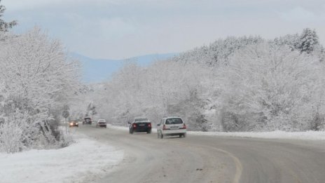 3 000 коли чистят пътищата в сняг и студ