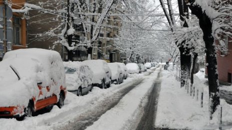 Внимание! Сняг по пътищата, лавини в планините