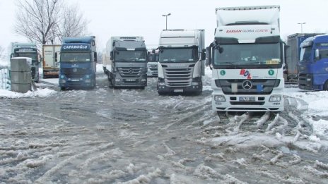 Опашката на "Дунав мост" 2 остава, властта се заема 