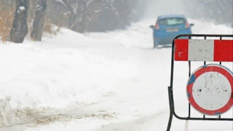 Времето в четвъртък: Студ, мъгла и снежинки