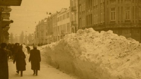 Че е студено – студено е! Но какво още помнят родните архиви?