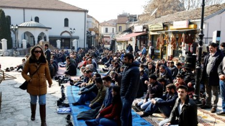 Хиляди на протест в Скопие, не искат официален албански