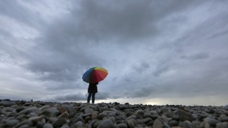 Не забравяйте чадърите: Ще вали, че и гръмотевици ще има