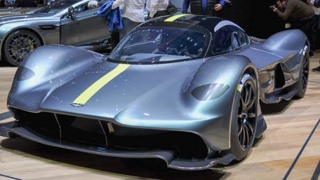 Aston Martin разкри суперколата си пред публика