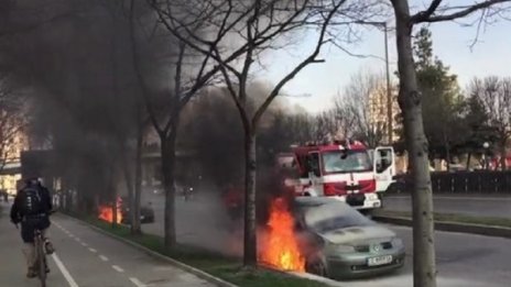 Четири коли в пламъци до Моста на влюбените край НДК