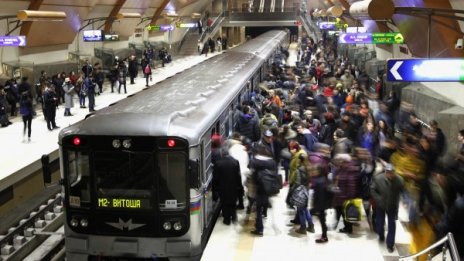 Юмрук или два в метрото! Пълно мълчание! Добро утро, София!