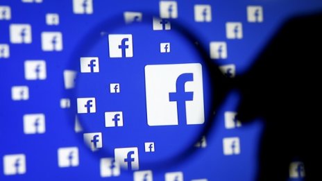 Белезници за педофил от Бургас, зарибявал по Facebook