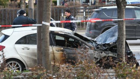 И в Ловеч... 5 автомобила горяха след полунощ