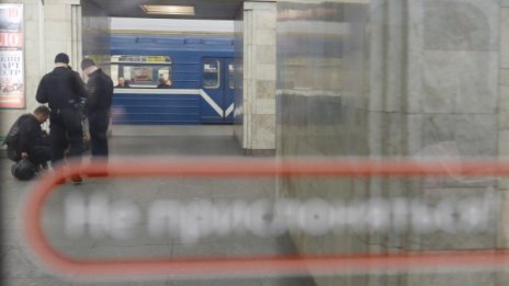 Санкт Петербург под напрежение: Съмнения за бомби в метрото