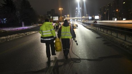 Лятото идва: Поне 8 тапи запушват основни булеварди в София