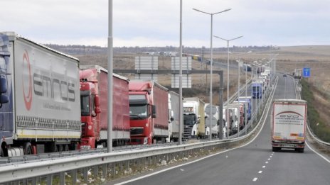 Заради "голямато пътуване" утре - без ТИР-ове по пътищата