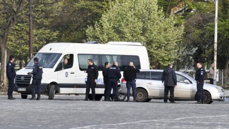 Двама с бухалки вече са в ареста, издирват другите двама