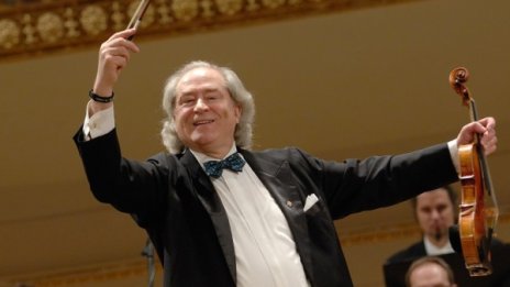 В класиката с Strauss Orchestra Vienna