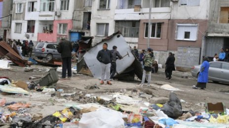 Роми реват след срутени бараки: Взеха ни прехраната!