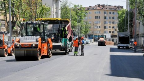 Пада скоро блокадата при Попа, слагат асфалт