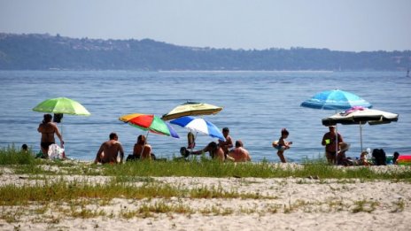 Плажовете в Бяла – замърсeни. Няма да ги затварят засега