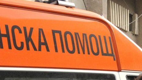 Кола блъсна две момичета на пешеходна пътека в София