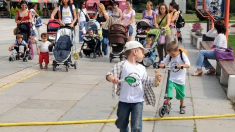 В Северния парк в София: Празник на кърменето