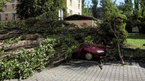 Четири жертви на ураганни бури в Полша