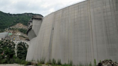 Петкова успокои: Чашата на "Цанков камък" не е спукана