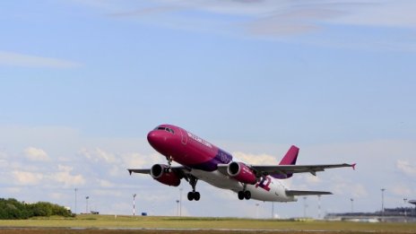 Началото на края! Wizz Air пускат вечерен полет до Лондон