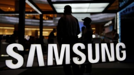 Защо Samsung си легна с врага си от Apple 