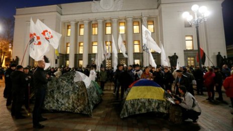 Киев осъмна с палатков протестен лагер