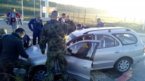 Военни помогнаха след катастрофа на "Тракия" 