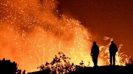 Пожарът "Томас" заплашва къщите на звезди в Калифорния