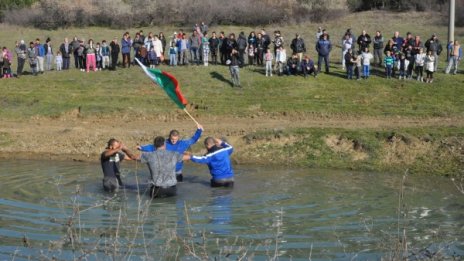 На Ивановден отново изкъпаха зетьовете в Кошарица