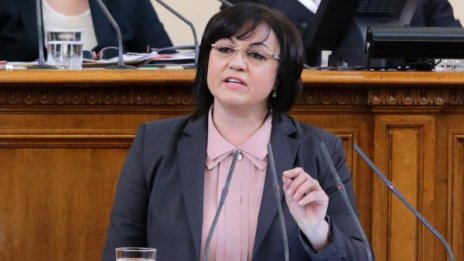 Нинова пита: Пратени ли са sms-и за Конвенцията "няма мърдане"