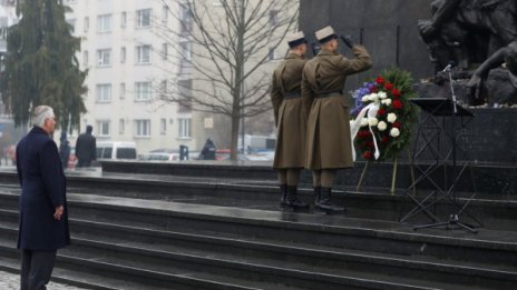 Тилърсън, Меркел и Курц почетоха паметта на жертвите на Холокоста