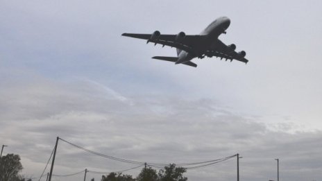 Бурята над София накара пилот да кацне в Букурещ 