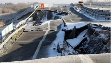 На германска магистрала се появи дупка, дълга 95 метра