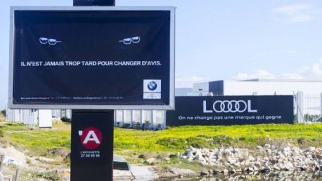 BMW vs. Audi: Забавната война на билбордовете