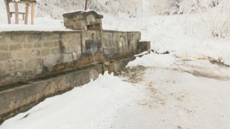 Заради набези на иманяри: Село аха да остане без вода