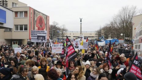 Марш срещу АзГ предизвика сблъсъци в Берлин