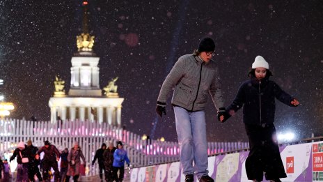 Без грим и къси поли: Учебник съветва руски ученички как да избегнат изнасилване