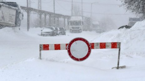 Спасиха болно дете от закъсал автомобил