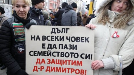 Една версия, втора версия... протести. Ще пуснат ли д-р Димитров от ареста?