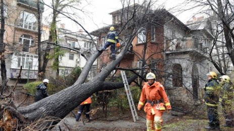 Заради лошото време: Над 100 спасителни операции в страната