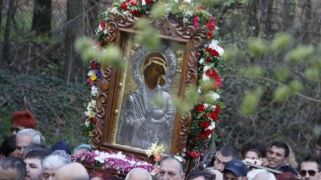 Традиция от стотици години: Изнесоха Богородица от Бачково