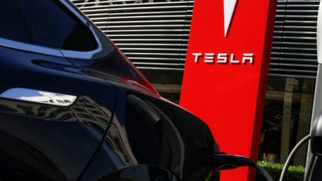 Tesla спира производството на Model 3. Временно!