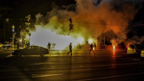 В полунощ: Орлов мост светна от фенове на ЦСКА