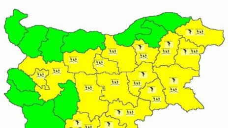 Жълт код за 17 области, чакат ни дъждове и бури днес