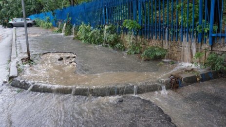 Дъжд ни чака и в петък, а и през уикенда