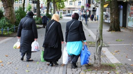 Расизмът на турците в Германия: Живеят там, но все я обиждат