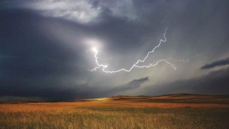 Петък: Облаци, дъжд, градушка... и захлаждане