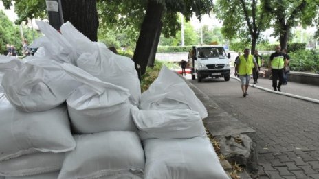 Парен каша духа! Властите в София се готвят за обилни валежи